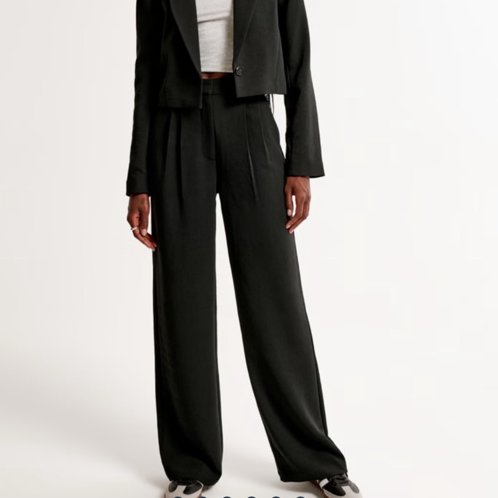 A&F Sloane Tailored Premium Crepe Pant | Straight Leg Black